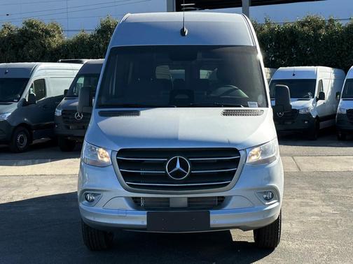 2025 Mercedes-Benz Sprinter 2500 144 WB Standard Roof Passenger