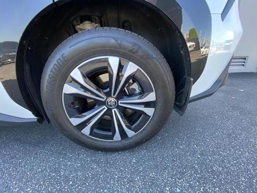 Wind Chill Pearl 2025 Toyota bZ4X XLE