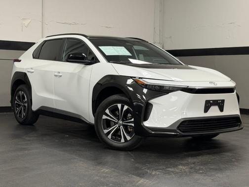 Wind Chill Pearl 2025 Toyota bZ4X XLE