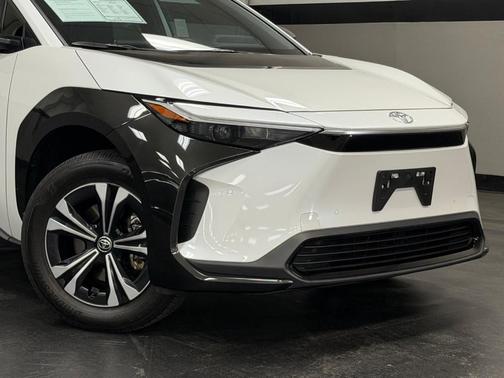 Wind Chill Pearl 2025 Toyota bZ4X XLE