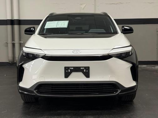 Wind Chill Pearl 2025 Toyota bZ4X XLE