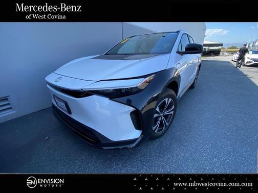 Wind Chill Pearl 2025 Toyota bZ4X XLE