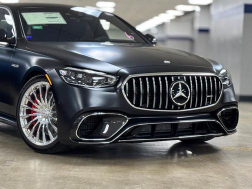 2025 Mercedes-Benz AMG S 63 E Base