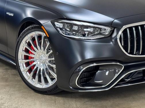 2025 Mercedes-Benz AMG S 63 E Base