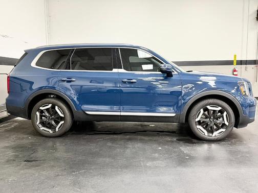 Midnight Black 2025 Kia Telluride S