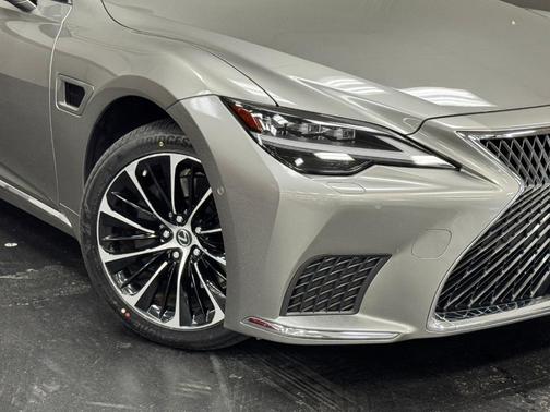 Atomic Silver 2022 Lexus LS 500h Base