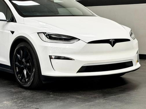 Pearl White Multi 2022 Tesla Model X Base