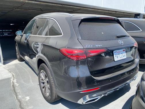 Graphite Gray Metallic 2026 Mercedes-Benz GLC 300 Base