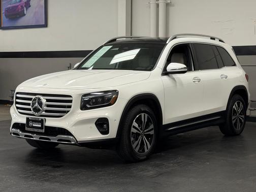 Polar White 2026 Mercedes-Benz GLB 250 Base
