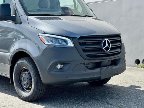 2026 Mercedes-Benz Sprinter 2500 144 WB Standard Roof Crew