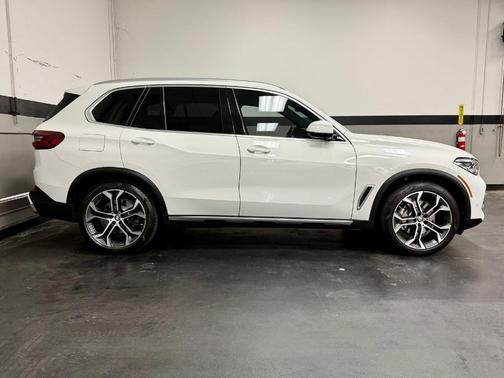 Alpine White 2023 BMW X5 sDrive40i