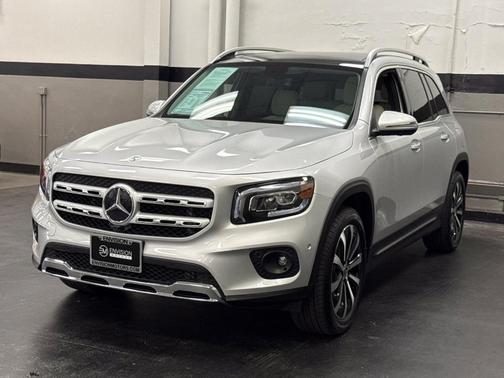 Iridium Silver Metallic 2023 Mercedes-Benz GLB 250 Base