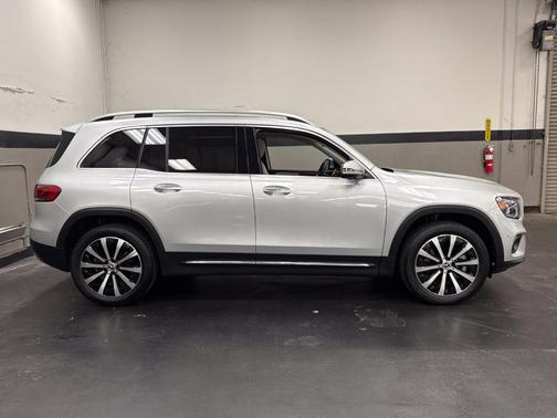 Iridium Silver Metallic 2023 Mercedes-Benz GLB 250 Base
