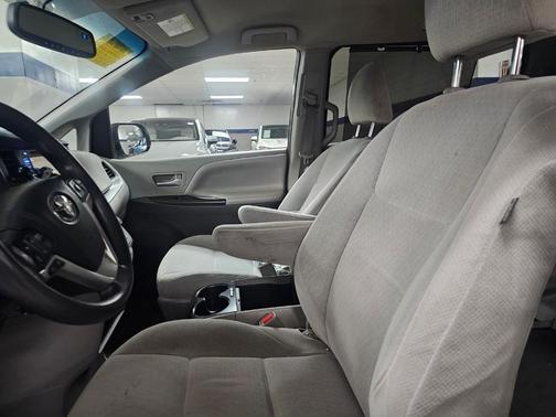 2015 Toyota Sienna LE