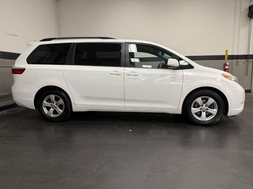 2015 Toyota Sienna LE