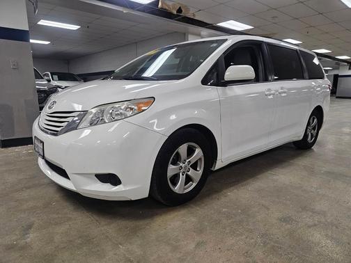 2015 Toyota Sienna LE