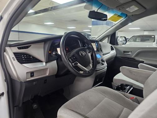 2015 Toyota Sienna LE