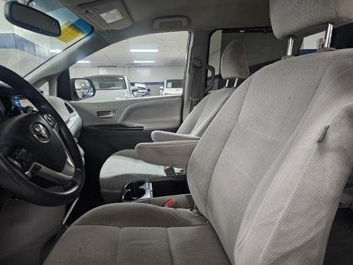 2015 Toyota Sienna LE