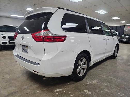 2015 Toyota Sienna LE