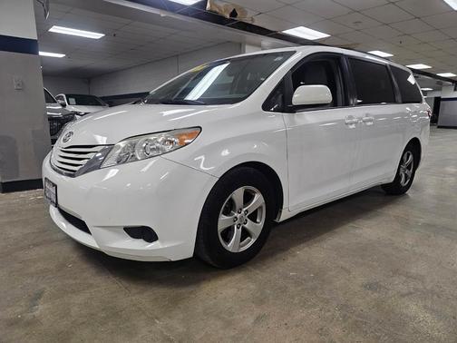 2015 Toyota Sienna LE