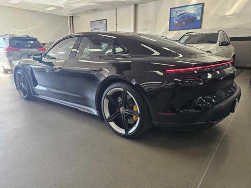 2022 Porsche Taycan Turbo S