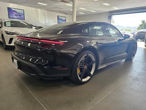 2022 Porsche Taycan Turbo S