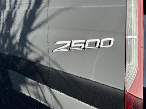 2025 Mercedes-Benz Sprinter 2500 144 WB Standard Roof Passenger