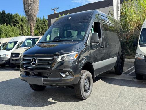 2025 Mercedes-Benz Sprinter 2500 144 WB Standard Roof Passenger