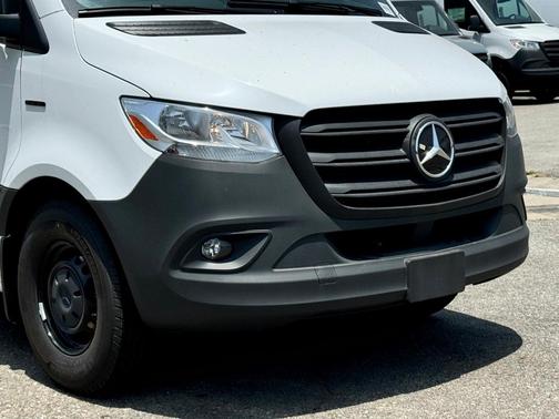 2024 Mercedes-Benz eSprinter 2500 170 WB High Roof Cargo