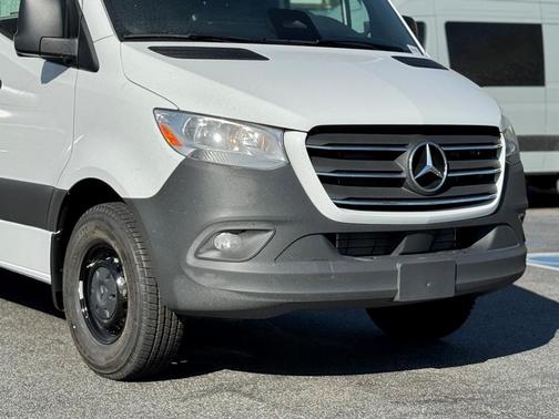 2025 Mercedes-Benz Sprinter 2500 Standard Roof