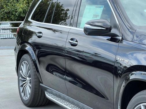 2025 Mercedes-Benz AMG GLS 63 Base