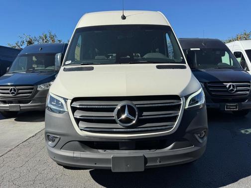 2025 Mercedes-Benz Sprinter 2500 144 WB Standard Roof Crew