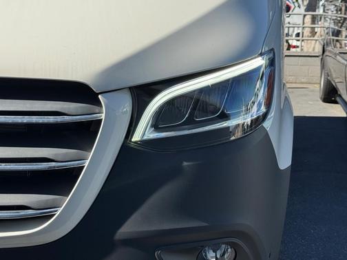 2025 Mercedes-Benz Sprinter 2500 144 WB Standard Roof Crew