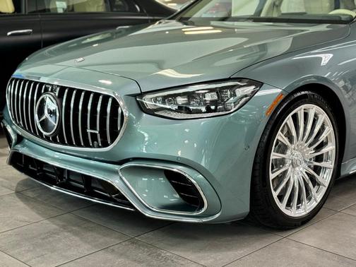 2025 Mercedes-Benz AMG S 63 E Base