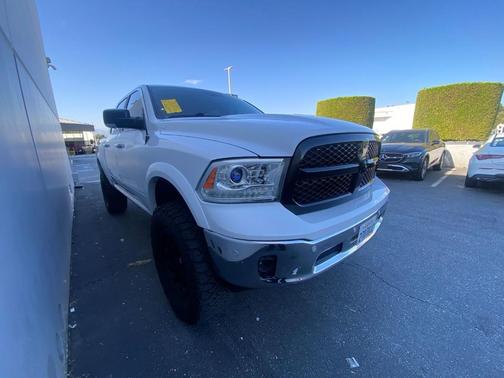 Bright White Clearcoat 2017 RAM 1500 Laramie