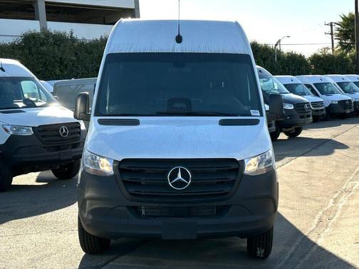 2025 Mercedes-Benz Sprinter 2500 High Roof