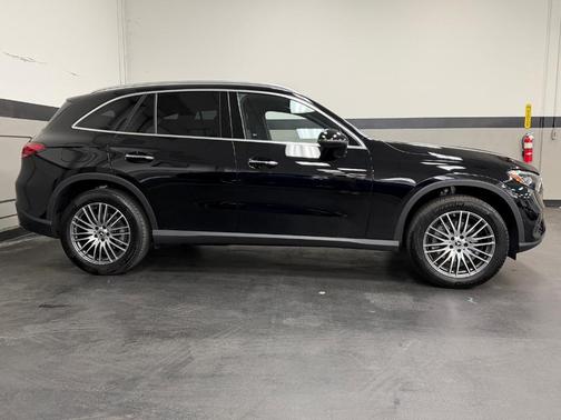 2026 Mercedes-Benz GLC 300 Base