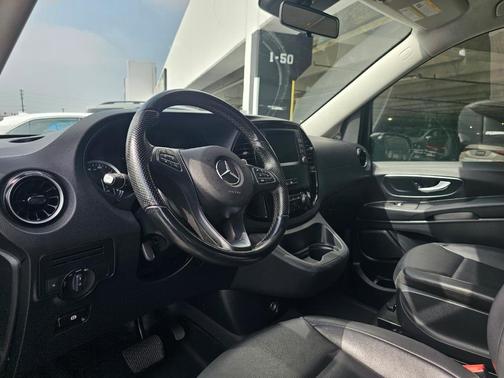 2022 Mercedes-Benz Metris Base