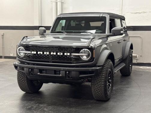 Carbonized Gray Metallic 2024 Ford Bronco Wildtrak
