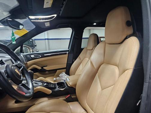 2016 Porsche Cayenne Base