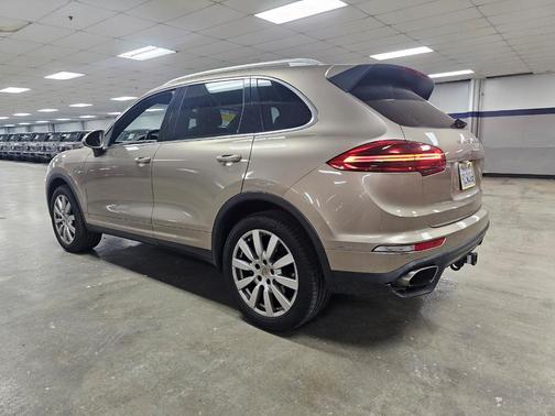 2016 Porsche Cayenne Base