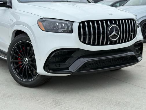 2026 Mercedes-Benz AMG GLS 63 Base