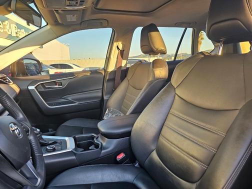 2021 Toyota RAV4 Hybrid XLE Premium