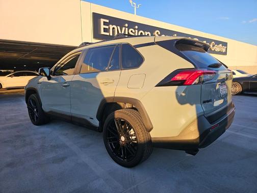 2021 Toyota RAV4 Hybrid XLE Premium