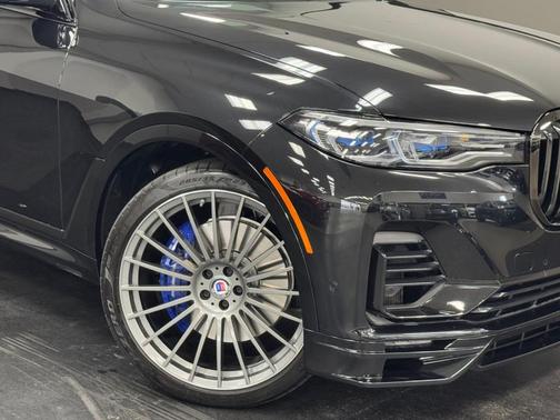 Black Sapphire Metallic 2021 BMW X7 M50i