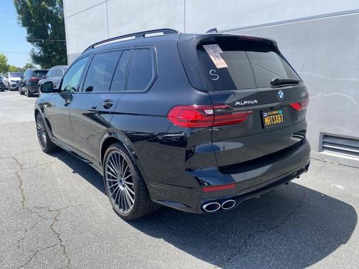 Black Sapphire Metallic 2021 BMW X7 M50i