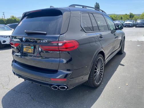 Black Sapphire Metallic 2021 BMW X7 M50i
