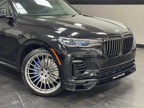 Black Sapphire Metallic 2021 BMW X7 M50i