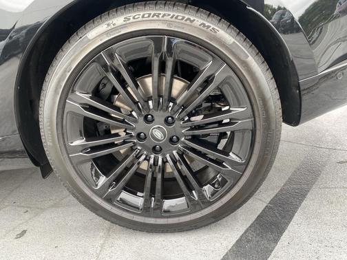Santorini Black 2025 Land Rover Range Rover P530 SE