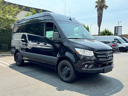 2025 Mercedes-Benz Sprinter 2500 144 WB Standard Roof Crew